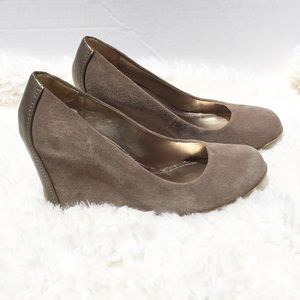 Kenneth Cole Reaction Closed Toe Wedge Taupe 8